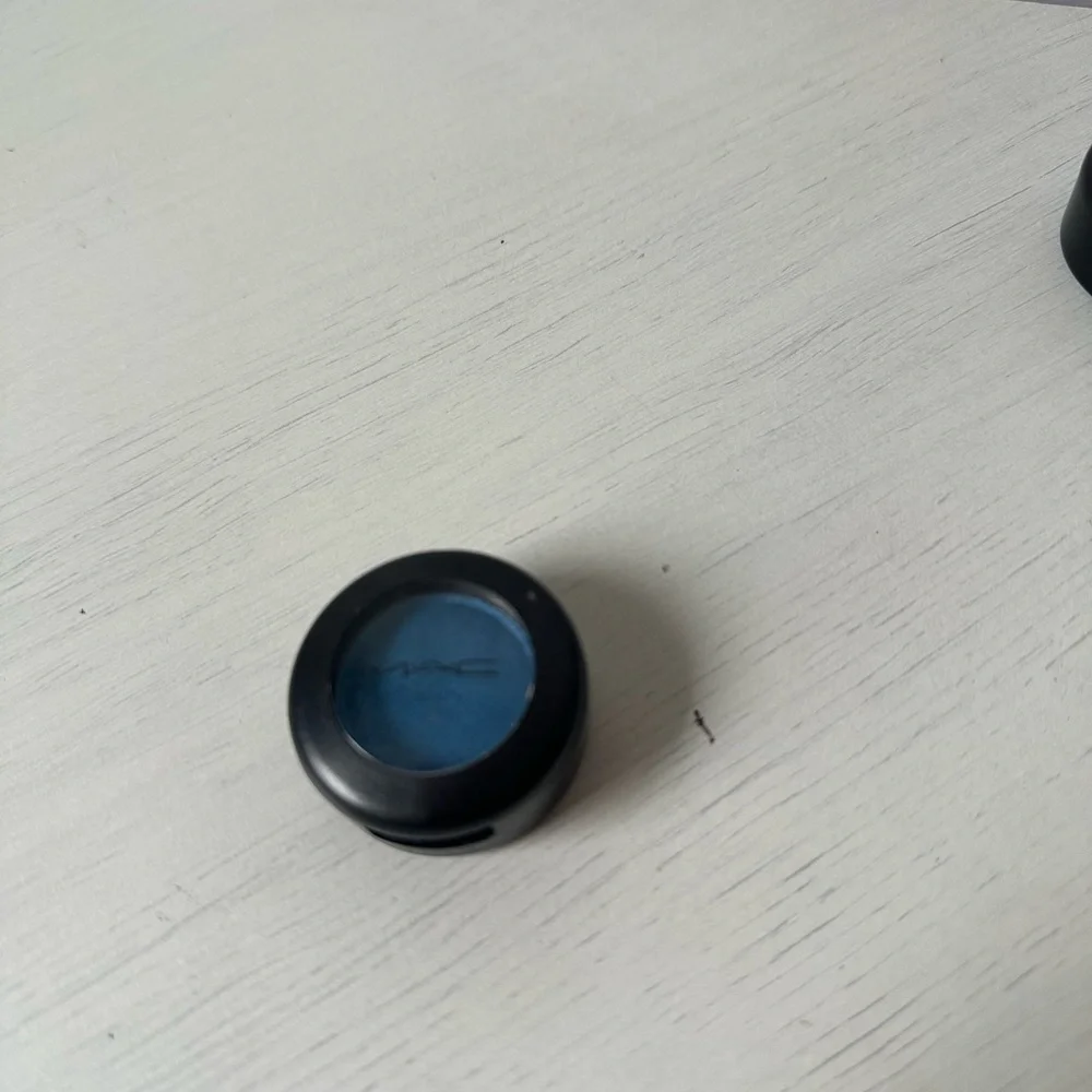 MAC - EYESHADOW FRESHWATER BLUE SWIMMING GREEN LIGHTLY SWATCHED - Picture 6 of 8